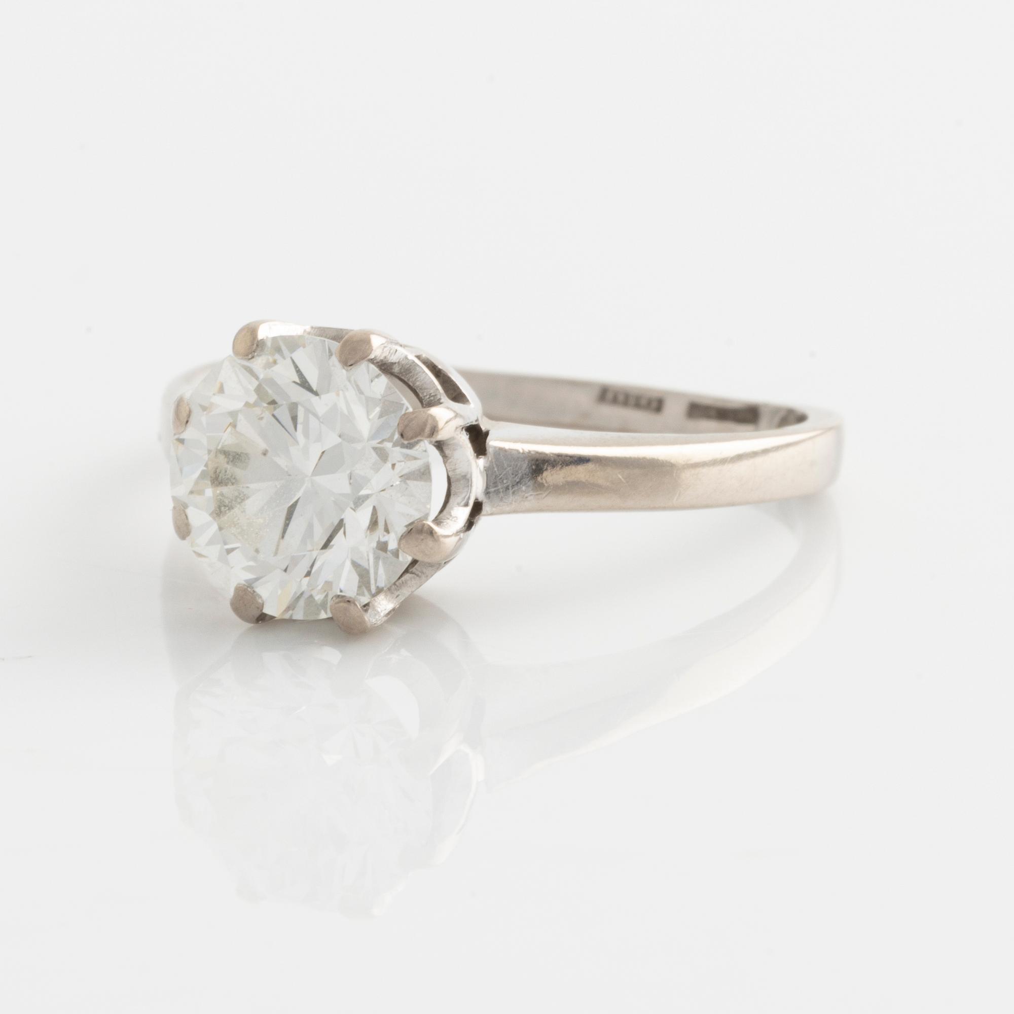 Ring, vitguld med briljantslipad diamant, Fahlström.