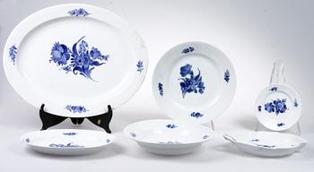 MATSERVISDELAR, 46 st, porslin, "Blå blomst", Kongl Dansk.