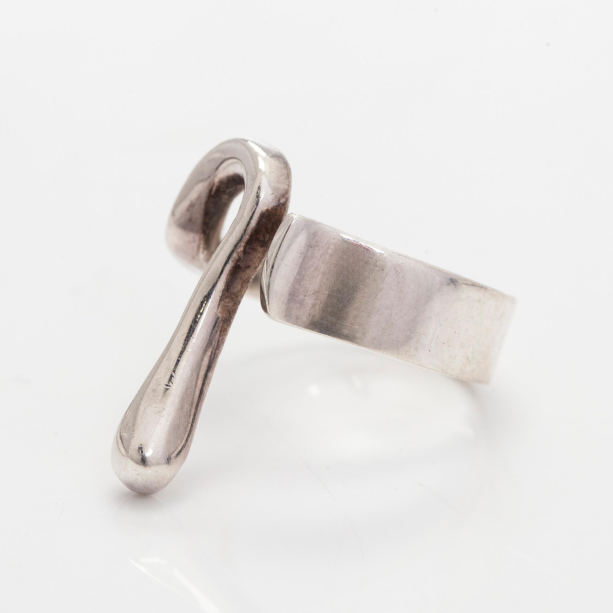 Bernt Högkvist, kaulaketju ja sormus, silver, Sten & Laine, Turku.