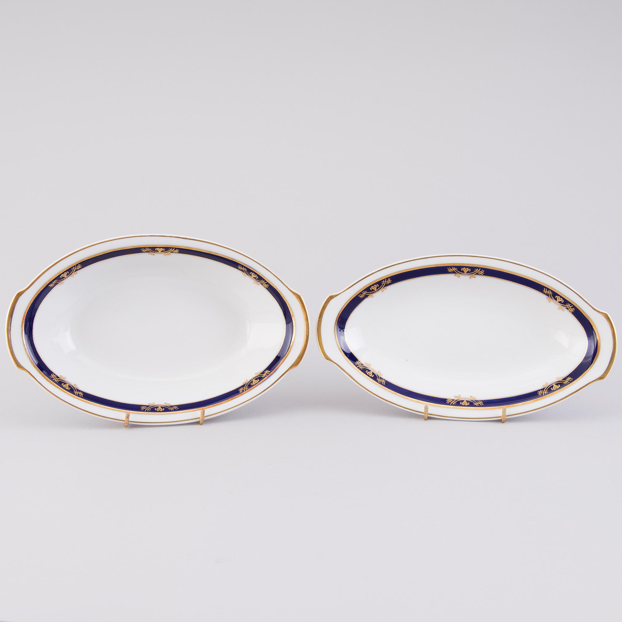 A 70-pcs set of dinnerware and for coffee, Arabia Finland 1932-1949.
