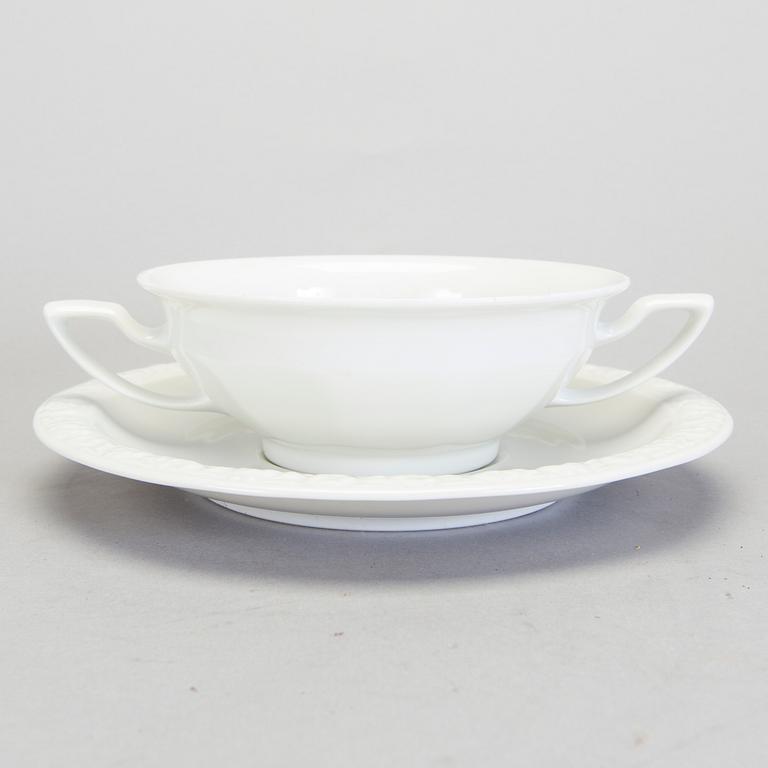 BULJONGKOPPAR med FAT, 13 st, samt SERVISDELAR, 12 st, "Maria Vit", Rosenthal.