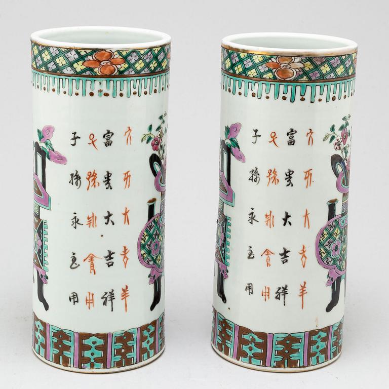 A pair of famille rose porcelain hat stands, Qing dynasty, late 19th/early 20th century.