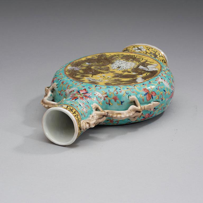 A famille rose dragon moon flask, Qing dynasty 19th century.