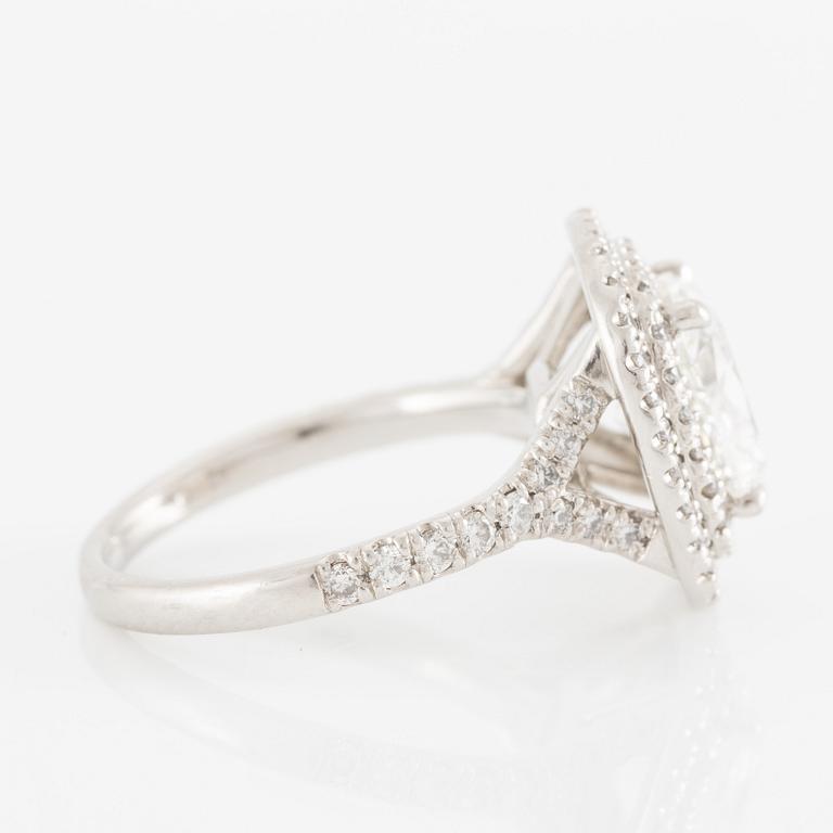 Platinum ring with a cushion-shaped brilliant-cut diamond 1.81 ct G (TW) vs 1 according to certificate.