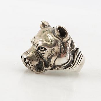 Ring, silver, in the form of a mastiff.
