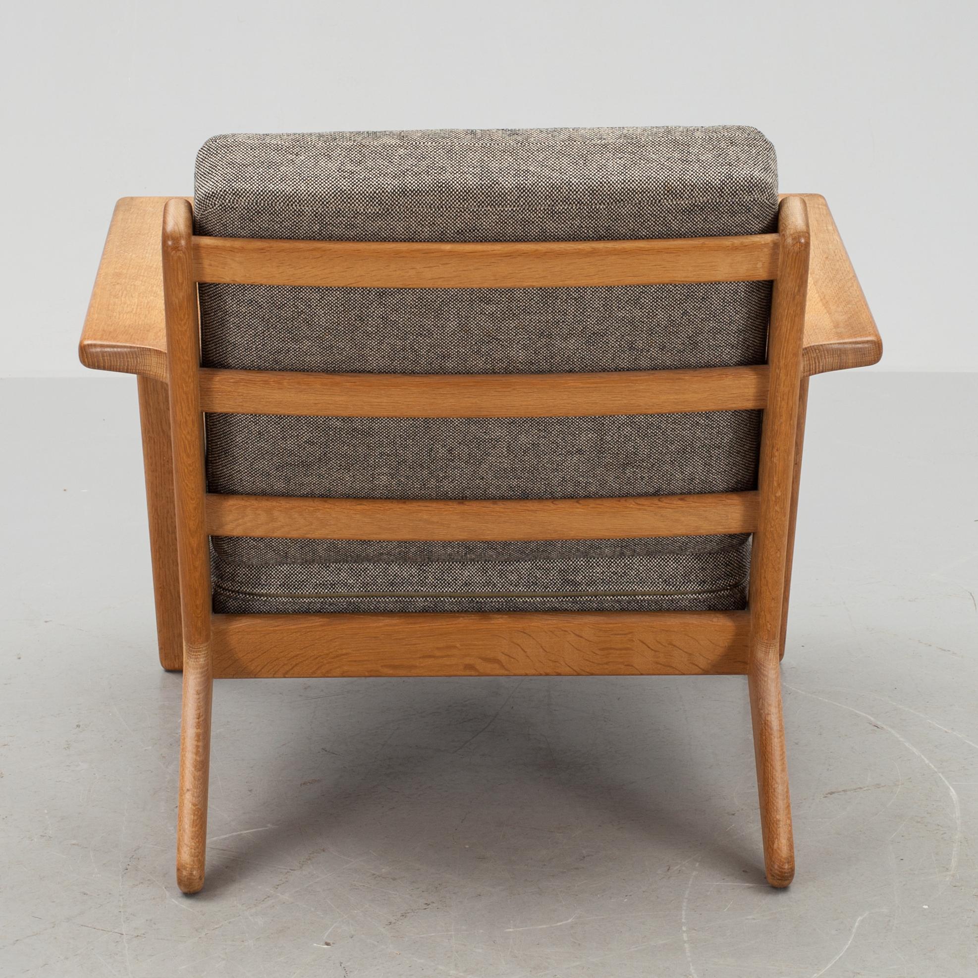 FÅTÖLJ, "GE 290", Hans J Wegner, Getama, Danmark, 1900-talets andra hälft. Säljes till förmån för "Läkare utan gränser".