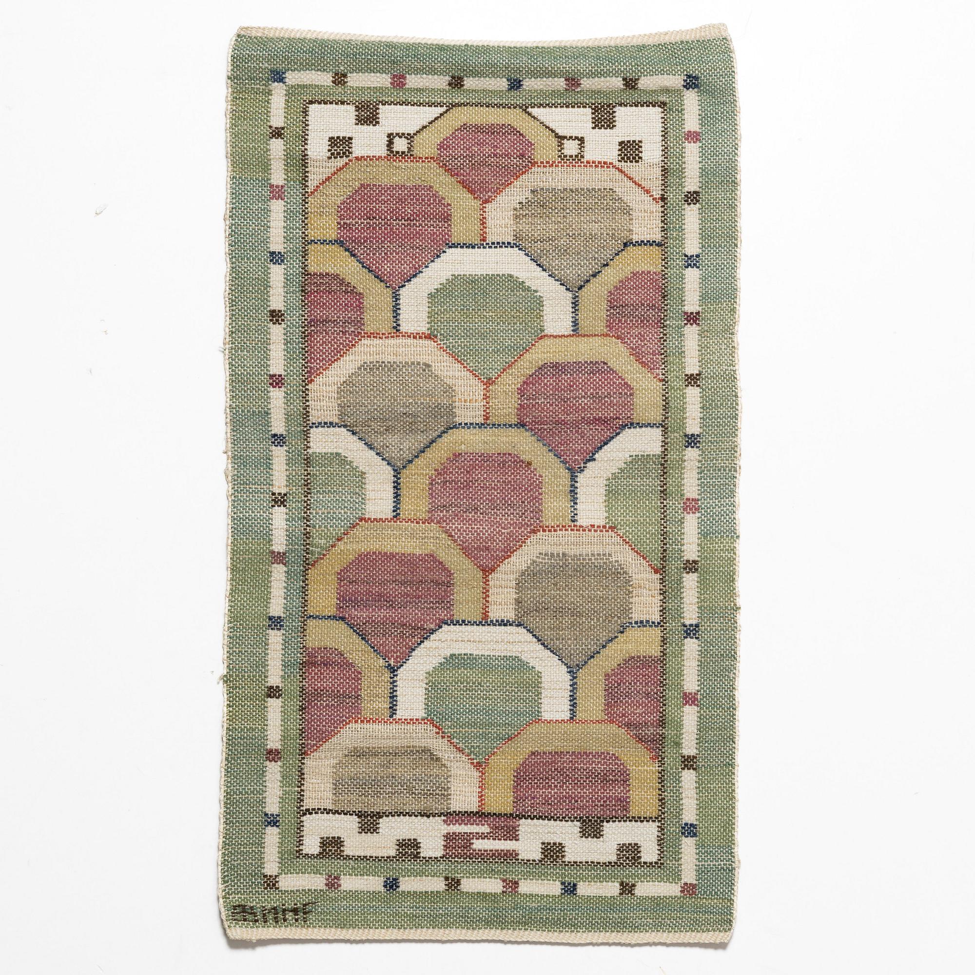 Märta Måås-Fjetterström, vävnad, "Sköldpaddan", inplock på linnebotten, signerad AB MMF, ca 66 x 37 cm.