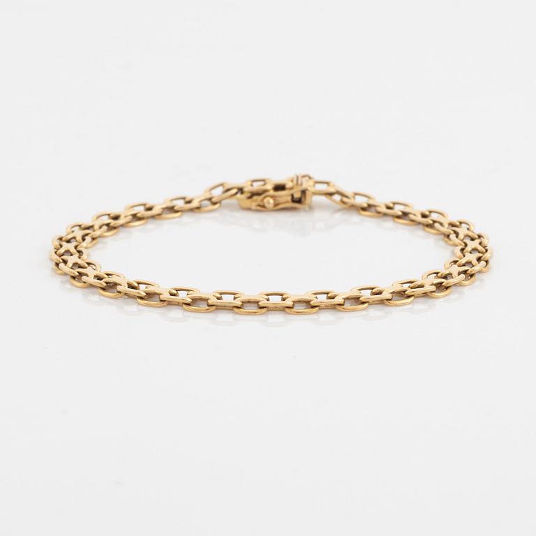 18K gold bracelet.