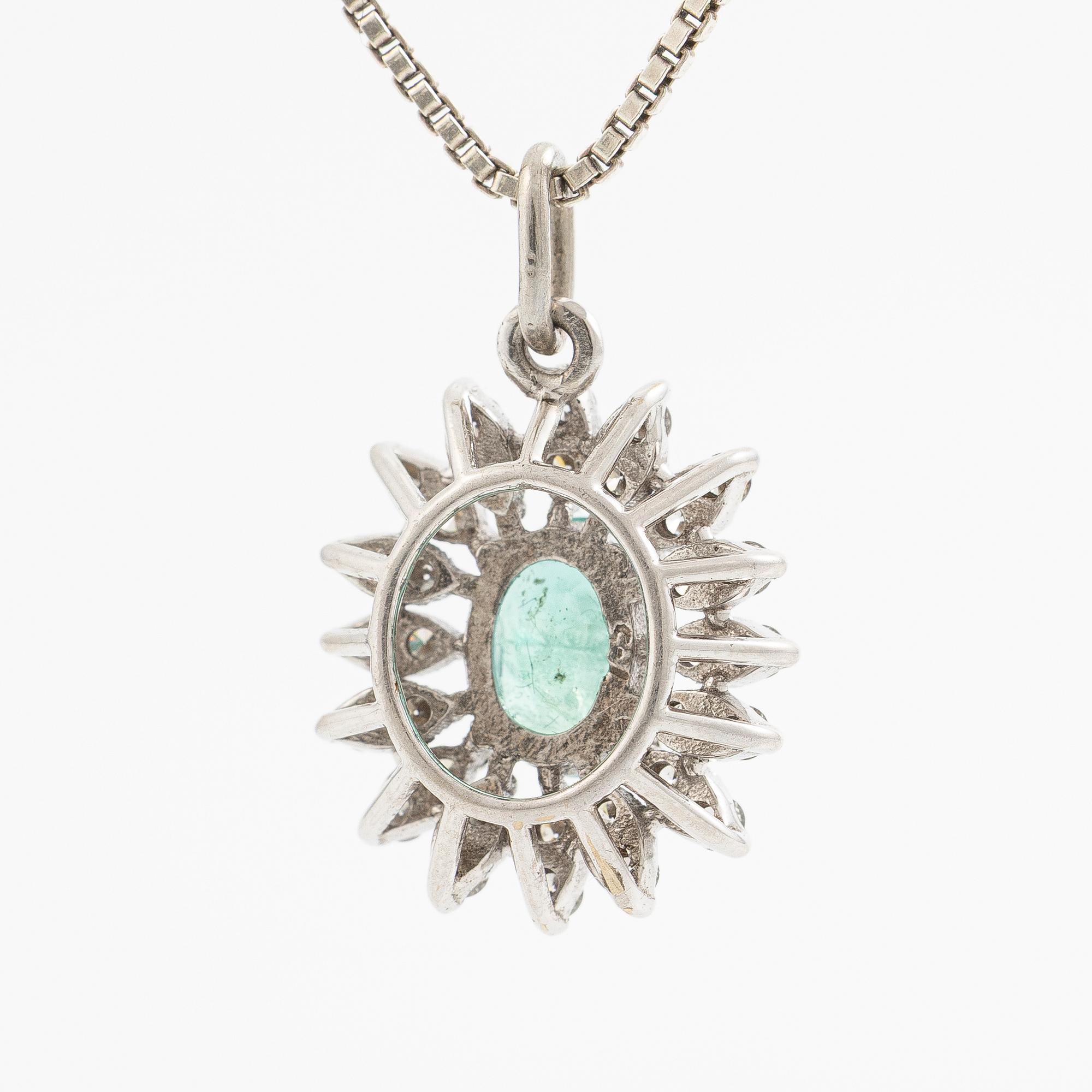 Hänge 14K vitguld med smaragd och briljantslipade diamanter, kedja silver.