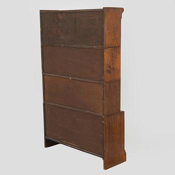Kirjakaappi, Minty Oxford, Englanti, noin 1900-luvun puoliväli.