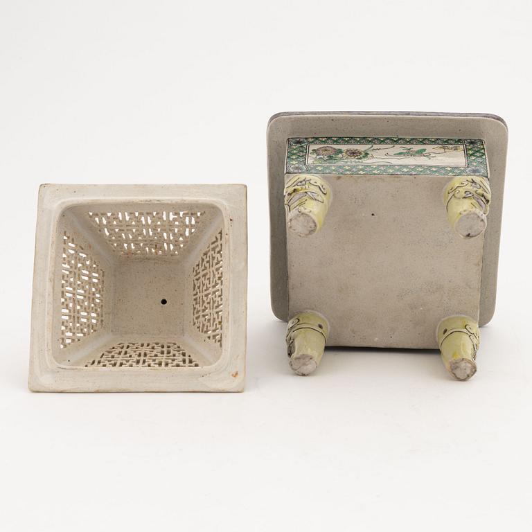 A Chinese bisquit porcelain sencer, 20th century.