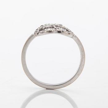 Gucci, ring, "Interlocking G", 18K vitguld och diamanter.