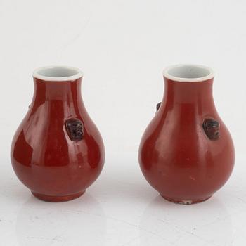 A pair of Chinese iron red vases, a yellow bowl and blue and white tiered box with cover, late Qing dynasty/20th century.