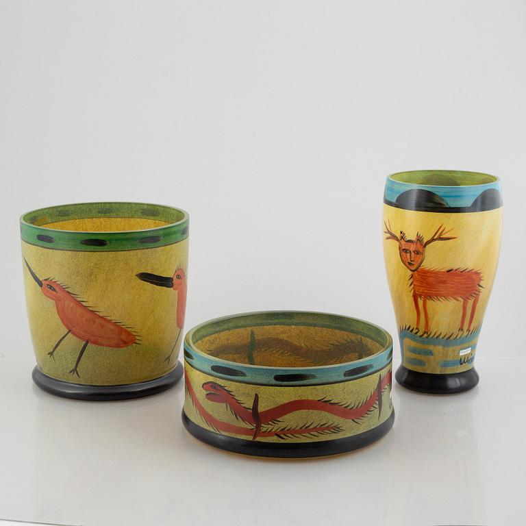 Ulrica Hydman-Vallien, two vases and a bowl, Kosta Boda.