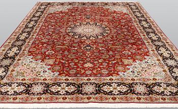 A Tabriz carpet, part silk, so-called 50 Raj, approx. 352 x 250 cm.