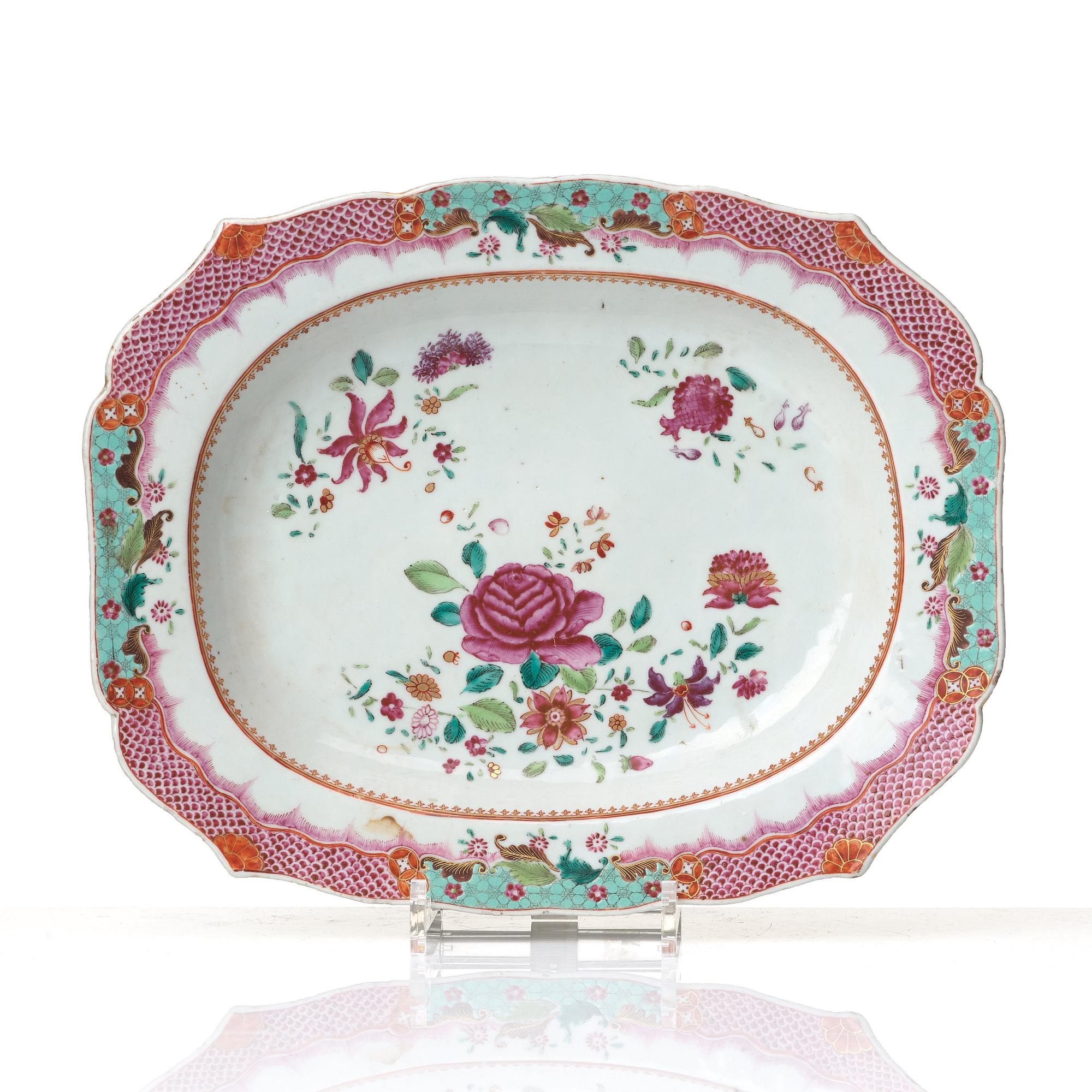 Terrin med lock och fat, kompaniporslin. Qingdynastin, Qianlong (1736-95).