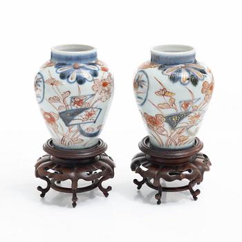 A pair of Japanese imari porcelain jars, 19th century.