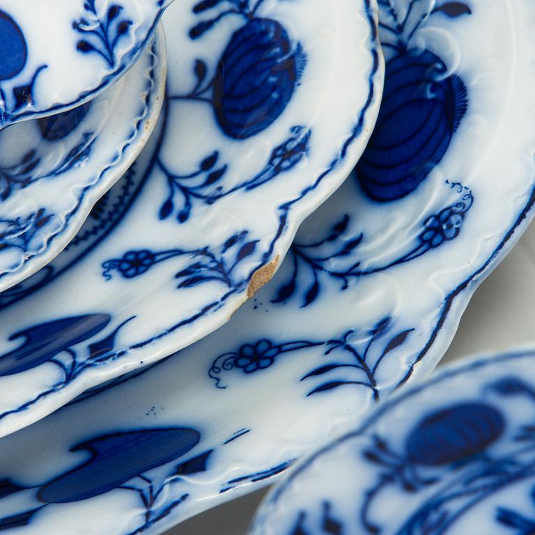 Servidelar, 29 st, "Flow Blue", modell Holland, Johnson Brothers, England.