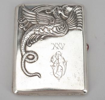 CIGARETTETUI, silver, Moskva, Ryssland 1908-1917. Vikt 211 g.