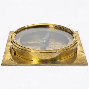Compass, by Johan Gustaf Hasselström, instrument maker in Stockholm 1775-1812.