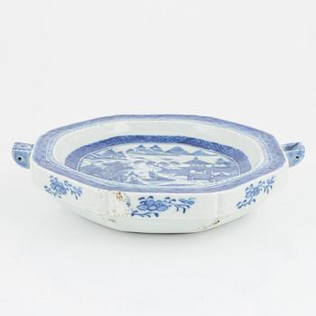 A blue and white hot water dish, Qing dynasty, Jiaqing (1796-1820).