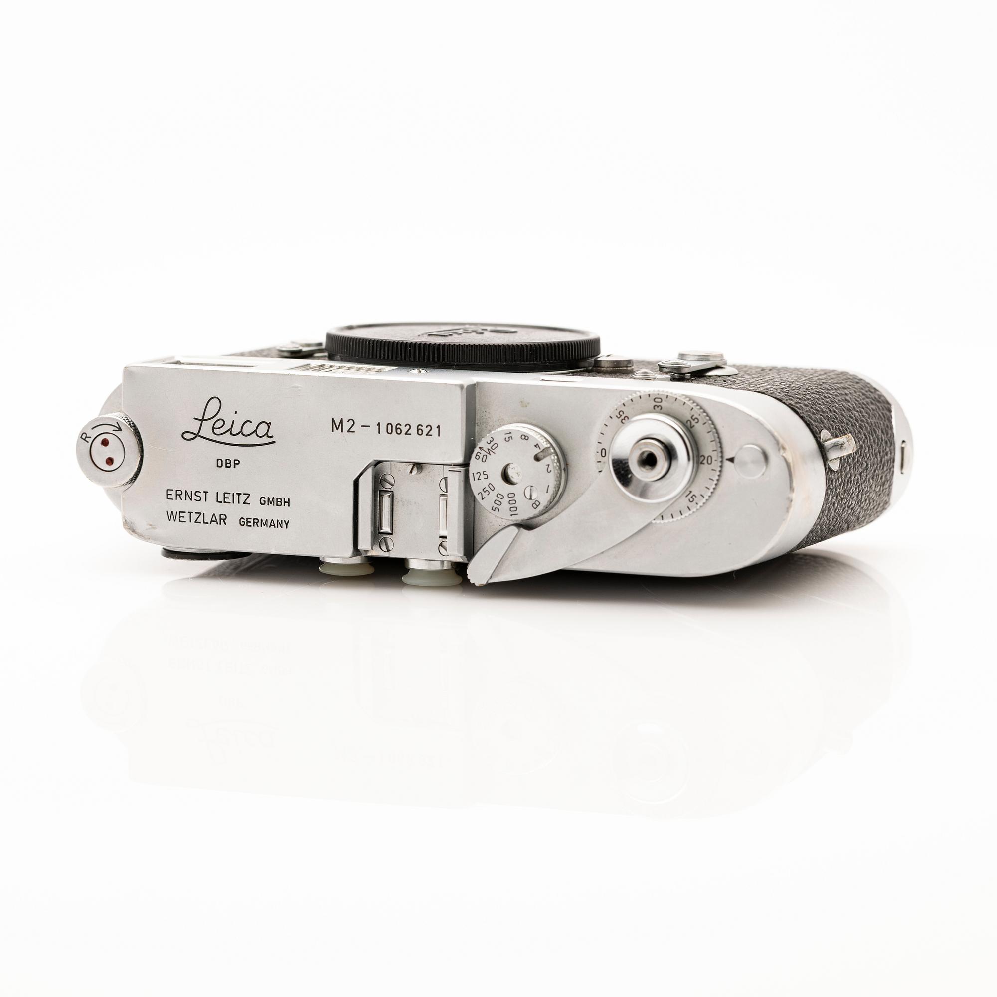 Leica M2.