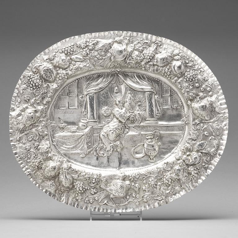 A Swedish early 18th century silver dish, mark of Wolter Siewers, Norrköping 1707.