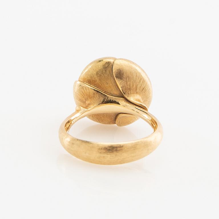 Ole Lynggaard, ring, "Lotus", 18k gold with white pearl.