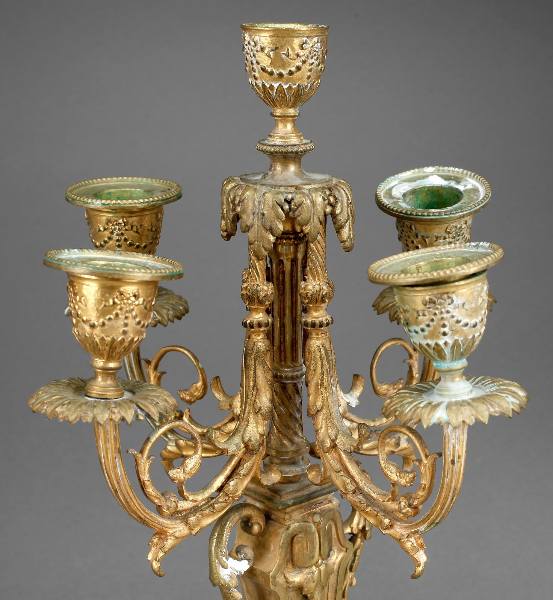 KANDELABRAR, ett par, gulmetall, Louis XVI-stil, sent 1800-tal.