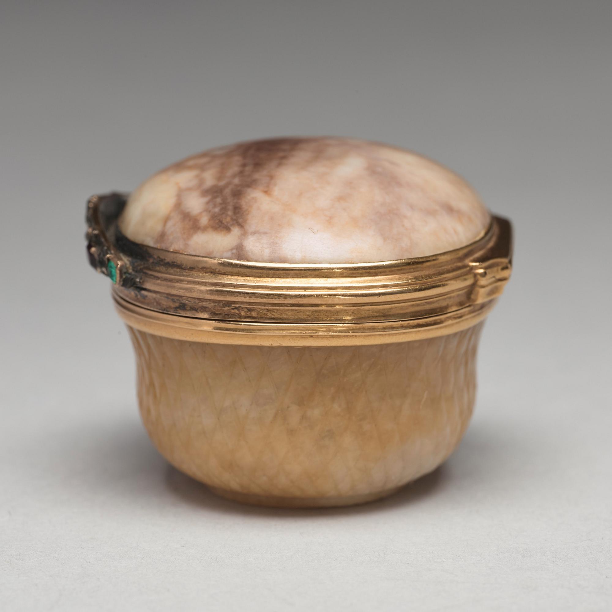 DOSA, agat och guld, 1700-talets andra hälft.
