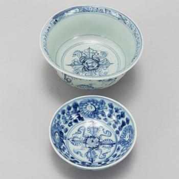 Two blue and white bowls, Ming dynasty, for south east asian market. Seafindings.