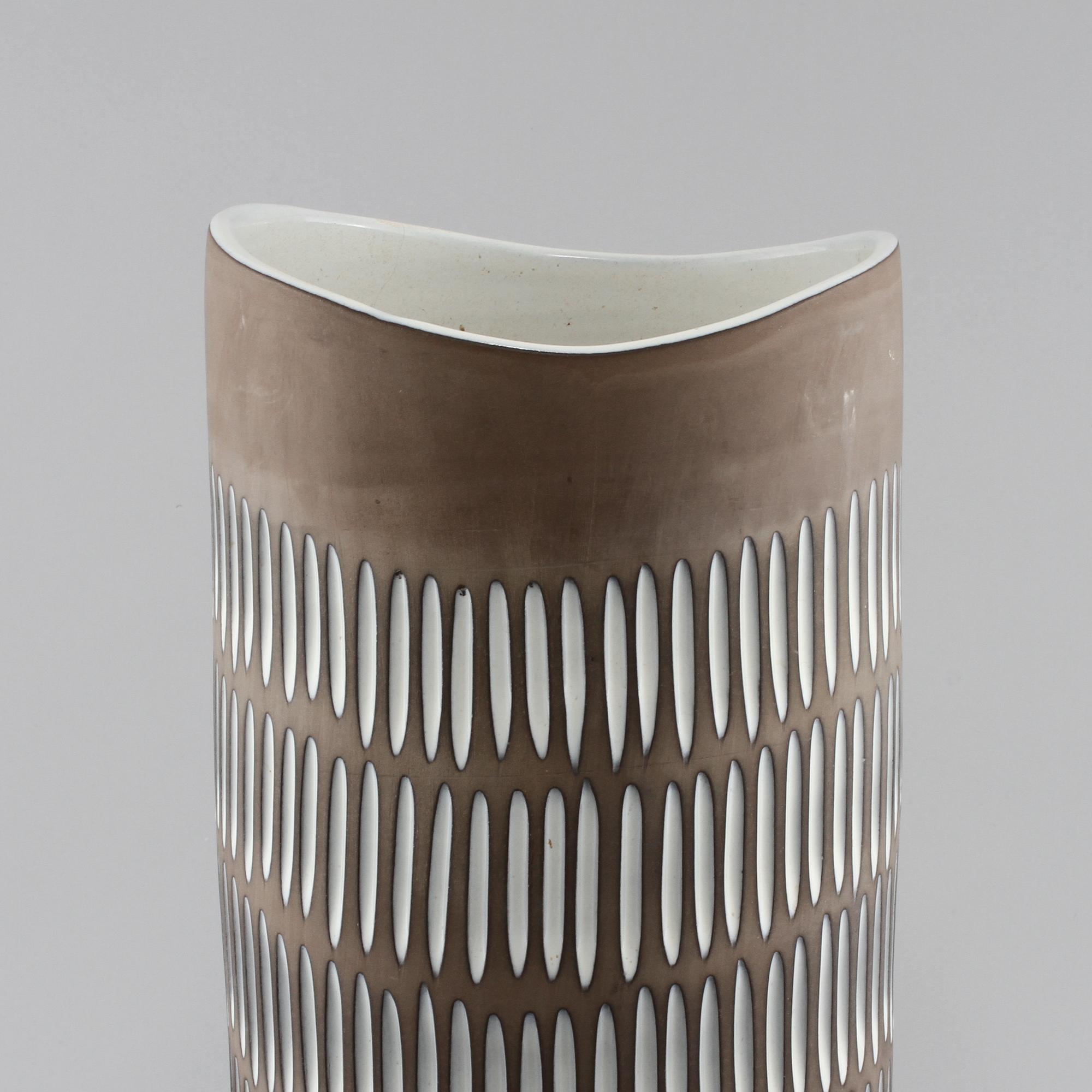 GOLVVAS, stengods, "Negro" Ingrid Atterberg, Upsala-Ekeby, 1900-talets andra hälft.