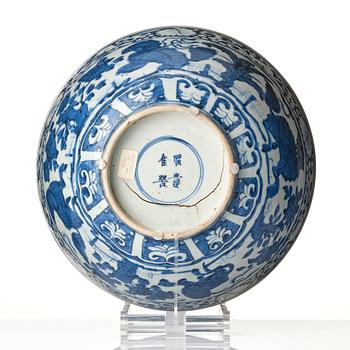 A large blue and white bowl, Ming dynasty (1368-1644). Hall mark to base.