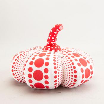 Yayoi Kusama, by Object / Multiple Dots Obsession 2004.