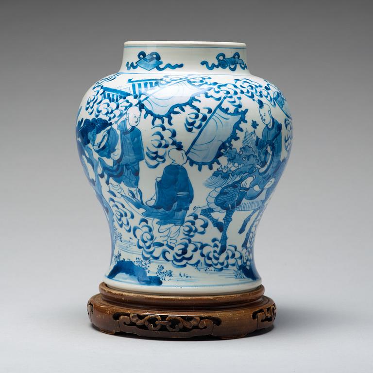 A blue and white jar, Qing dynasty, Kangxi (1662-1722).