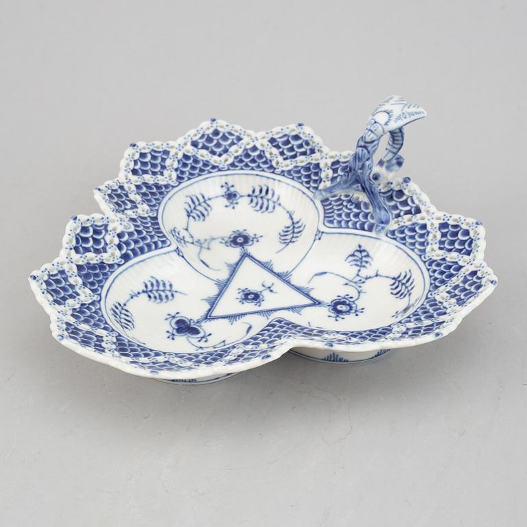 A Royal Copenhagen porcelain half lace "Musselmalet" service 21 pcs.