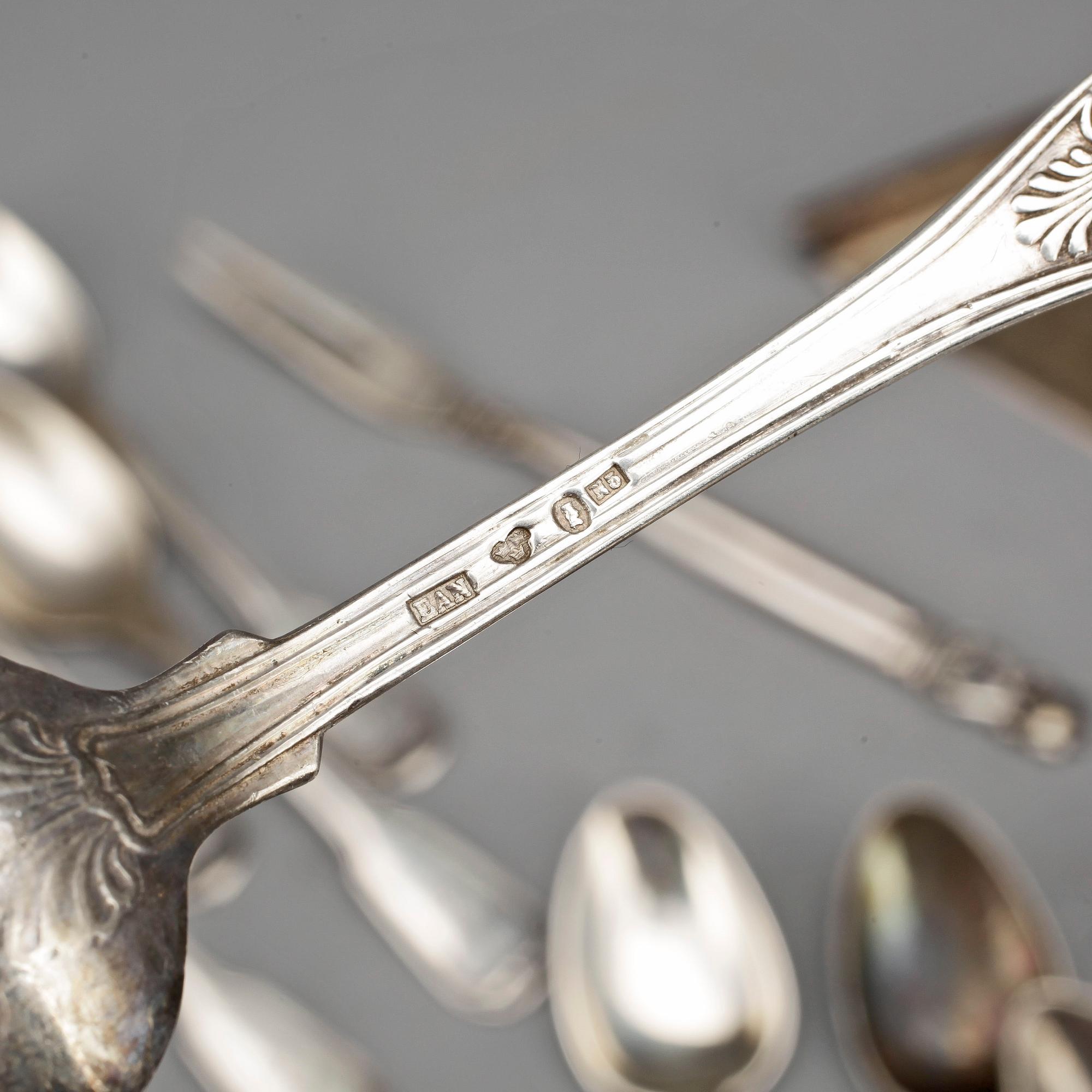 PARTI SILVER, 29 delar olika mästare bla Borgila Stockholm 1945. Total vikt  614 gr.