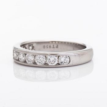 Tiffany & Co, ring, halvallians, "Tiffany Setting", platina och briljantslipade diamanter.
