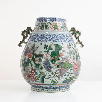 A Chinese wucai vase, late 20th century.