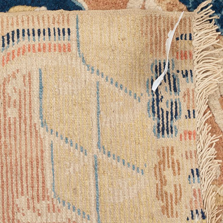 A PILLAR CARPET, an antique Ningxia figural, China late Qing, ca 304 x 130-170 cm.