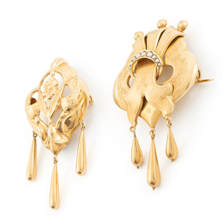 Two brooches, 18K gold with seed pearls.