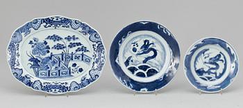 STEKFAT, ASSIETT SAMT TALLRIK, porslin, bla Qianlong, Kina 1700-1800-tal.