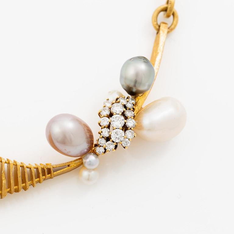Karlheinz Sauer collier 18K guld och opal med odlade pärlor samt runda briljantslipade diamanter.
