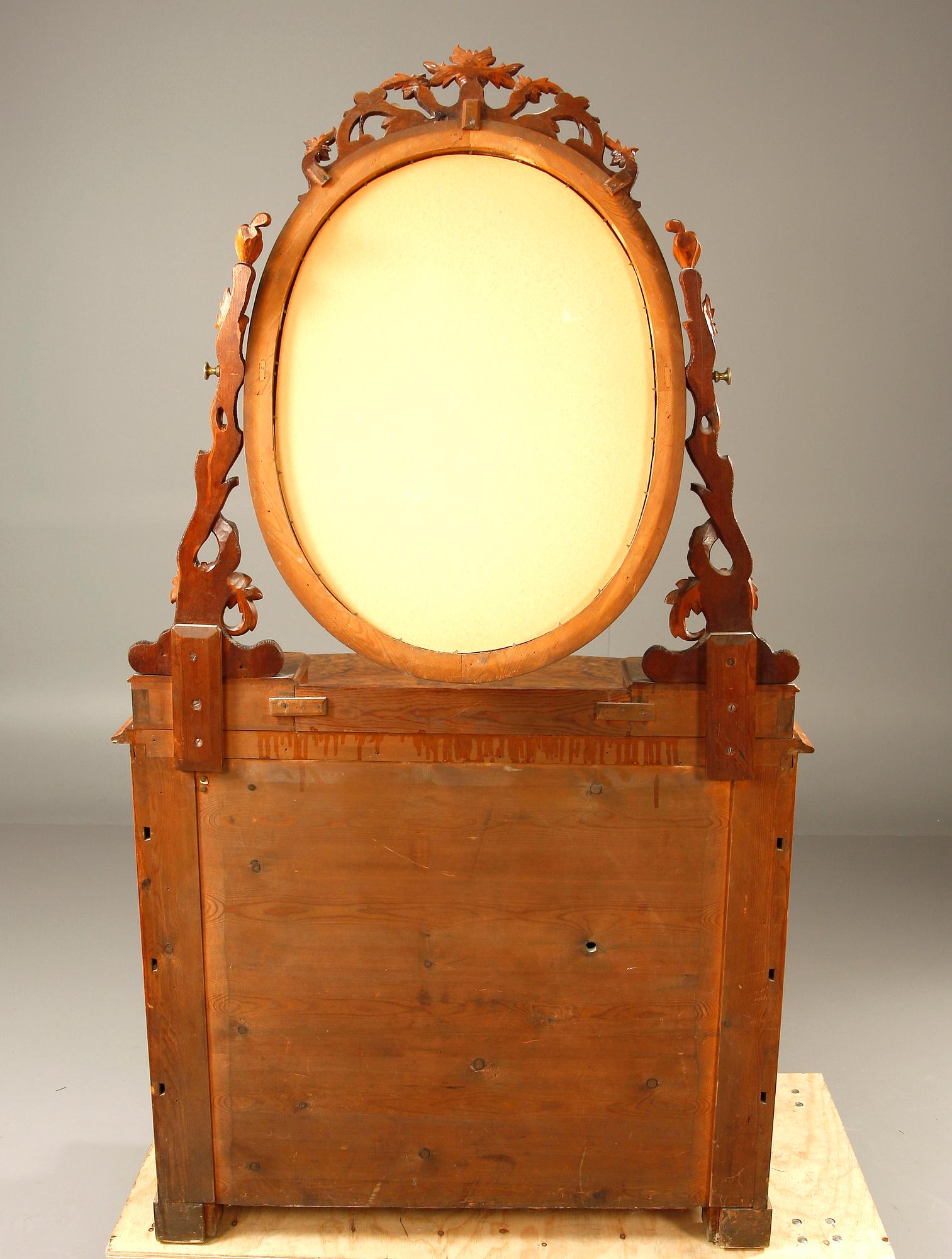 SPEGELBYRÅ, nyrenässans, 1800-tal.