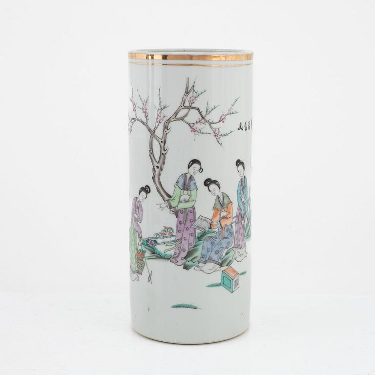 A Chinese porcelain Vase, 20th century.