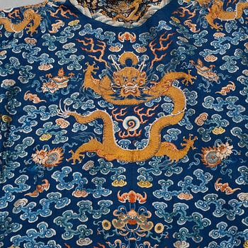 A Chinese robe, embroidered silk. Late Qing dynasty (1644–1911).