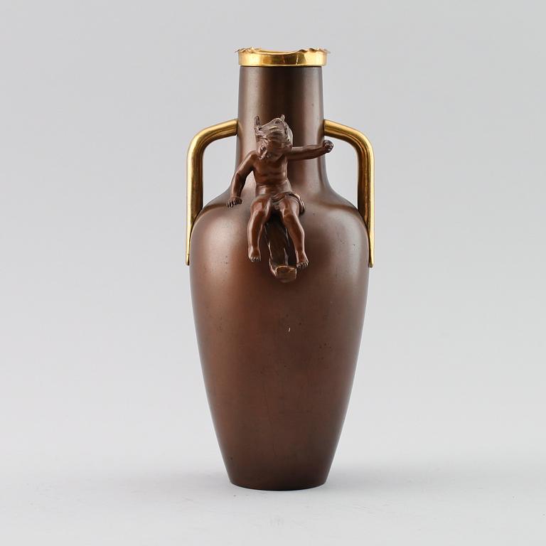 VAS, brons och mässing, 1900-talets första hälft.