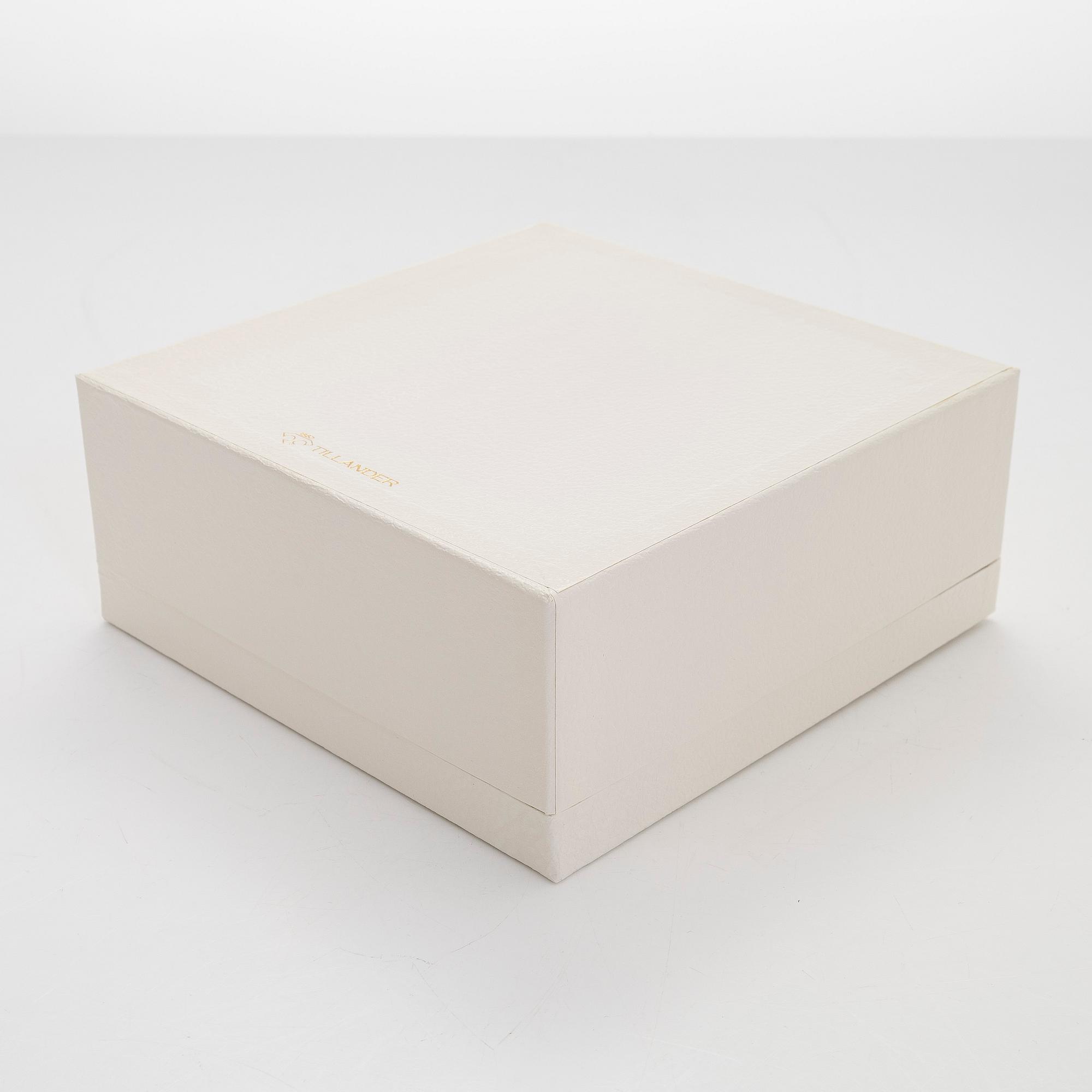 A. Tillander, malja, sterlinghopeaa ja emalia. Turku 2005.