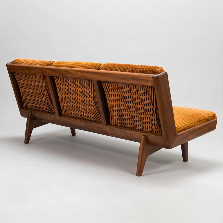 Carl Gustaf Hiort af Ornäs, a mid-20th century 'Studio' sofa for  Hiort Tuote Puunveisto Oy - Träsnideri Ab.