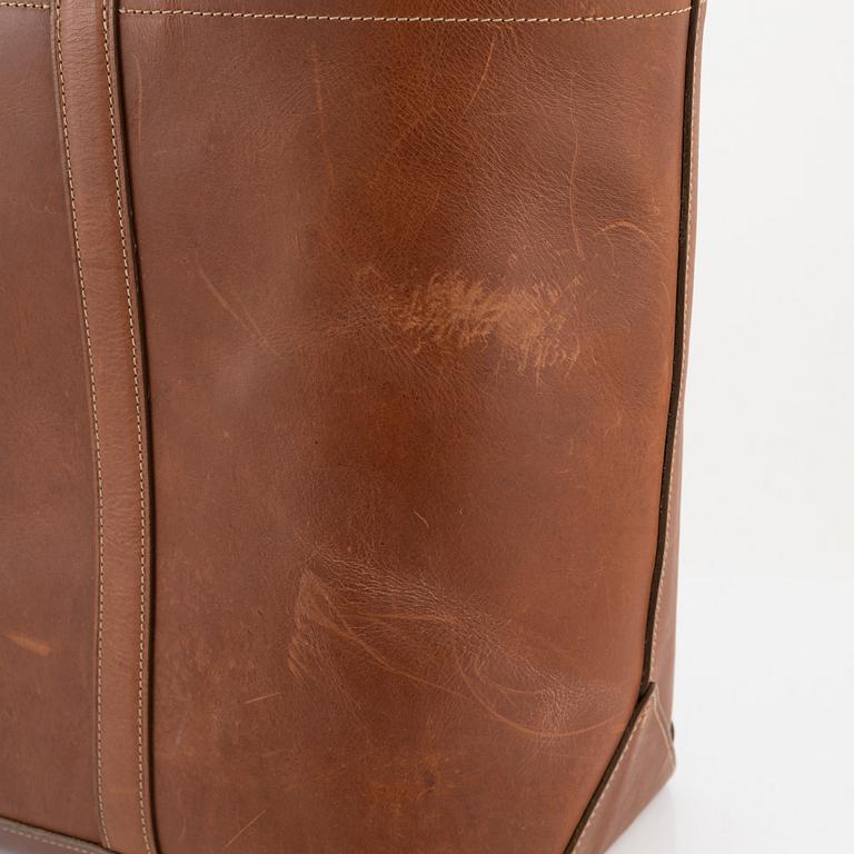 Mulberry, a brown leather 'Calder Tote' weekend bag.